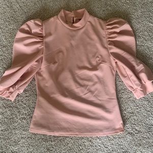 Shoulder puff top